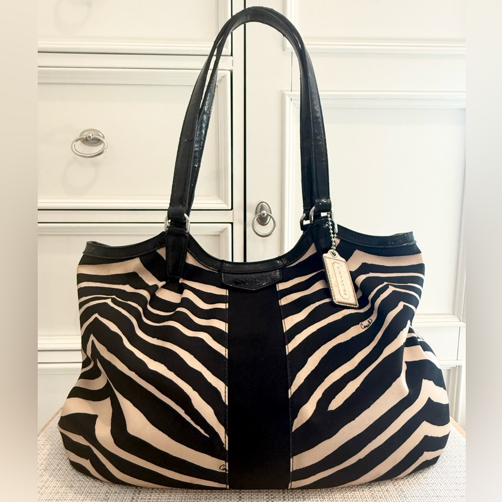🦓🖤 SOLD - Coach Devin Jacquard & Patent Leather Zebra Striped Shoulder Bag